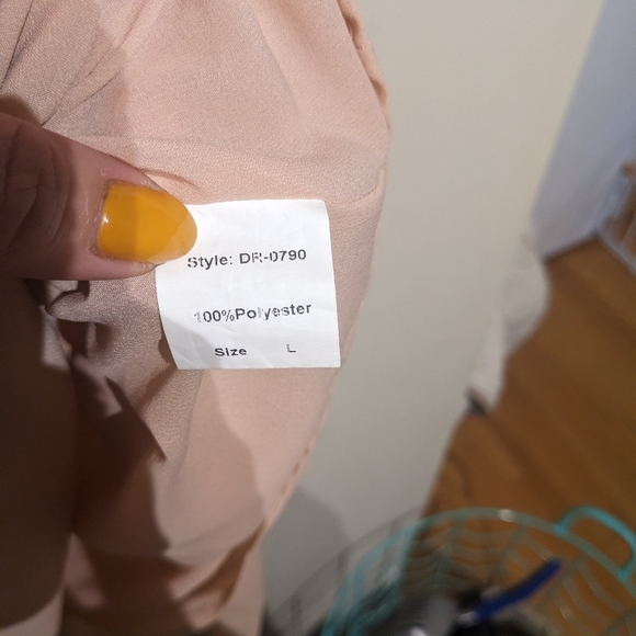 Pale pink dress. - Picture 3 of 5